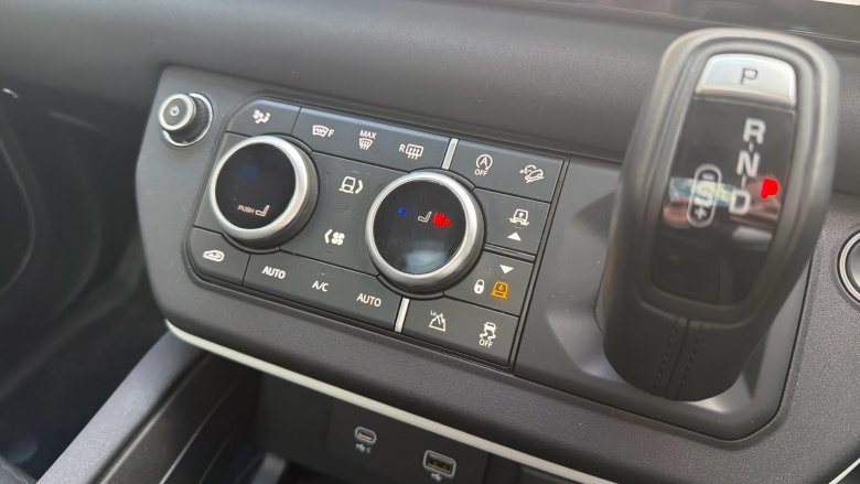 Land Rover Defender 3.0 D250 X-Dynamic SE 110 5dr Auto Diesel Estate